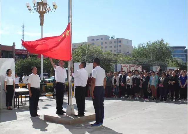 双人游览车进驻秀湖畔